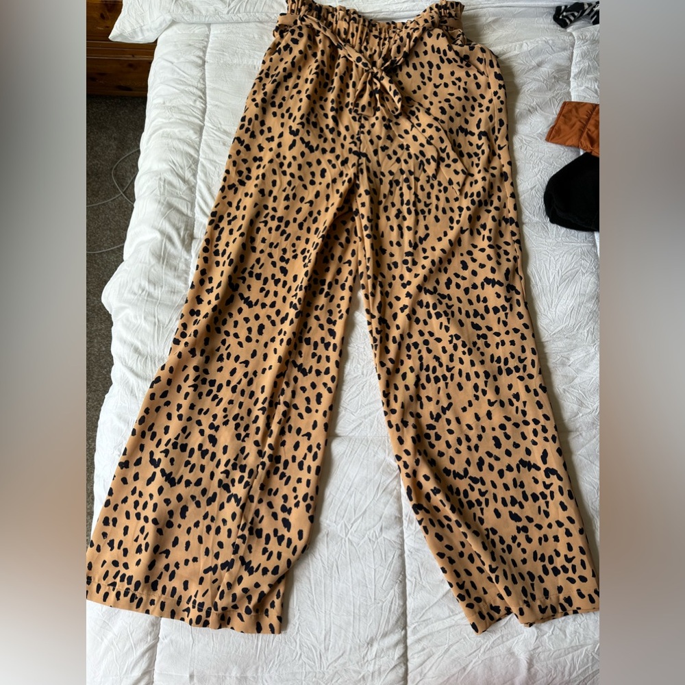 Lulus leopard palazzo pant. Size small. NWT. Super light weight and wide leg